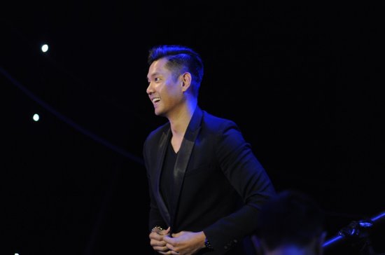 小沈阳爆笑助阵最美和声 黑人惹范范分心失误