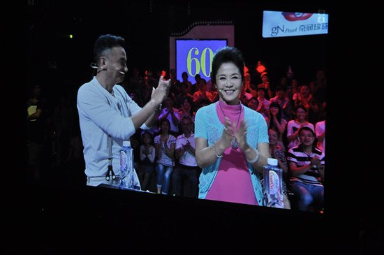 深圳《年代秀》今晚播出 盖克为女儿“盯梢”