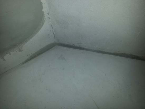 ����Զ��ʱ����¥��ǽ����ˮ