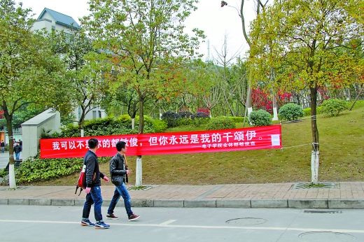 ����У԰�ڹҹذ�Ů����� ȡ���ڡ����ǡ�