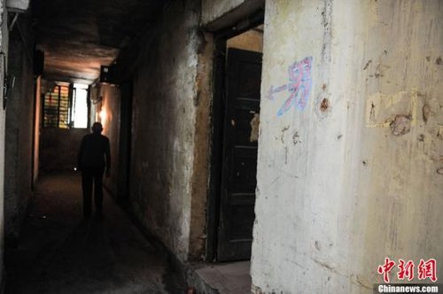 93岁抗战老兵蜗居公厕旁30年 曾暗杀伪市长(图)