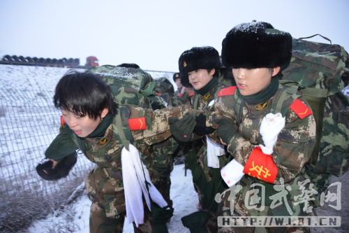 �侯�ɰ�СŮ������40��ǿ�о�